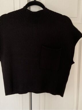 Vici Black Ribbed Sleeveless Knit Top with Pocket